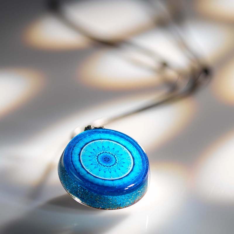 Pendentif générateur d’Orgone "Fleur bleue Mandala"