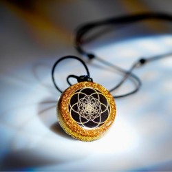 Pendentif générateur d’Orgone "Rayon d'Or - Graine de Vie"