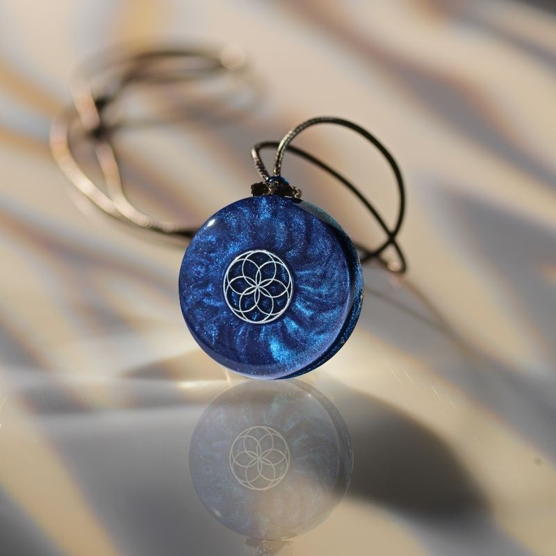 pendentif-generateur-dorgone-ocean-cosmique-graine-vie