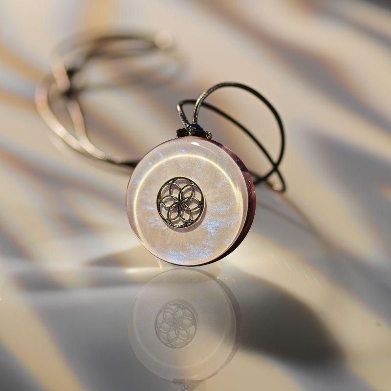 pendentif-generateur-dorgone-ocean-cosmique-graine-vie