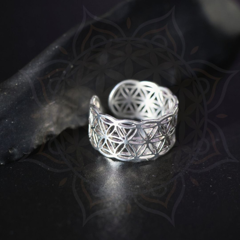 Profil de la bague étroite Fleur de Vie, bijou fin et confortable au quotidien
