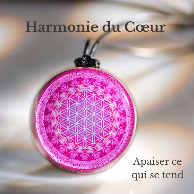 pendentif orgonite amour équilibre émotionnel harmonie du cœur univers fleur de vie