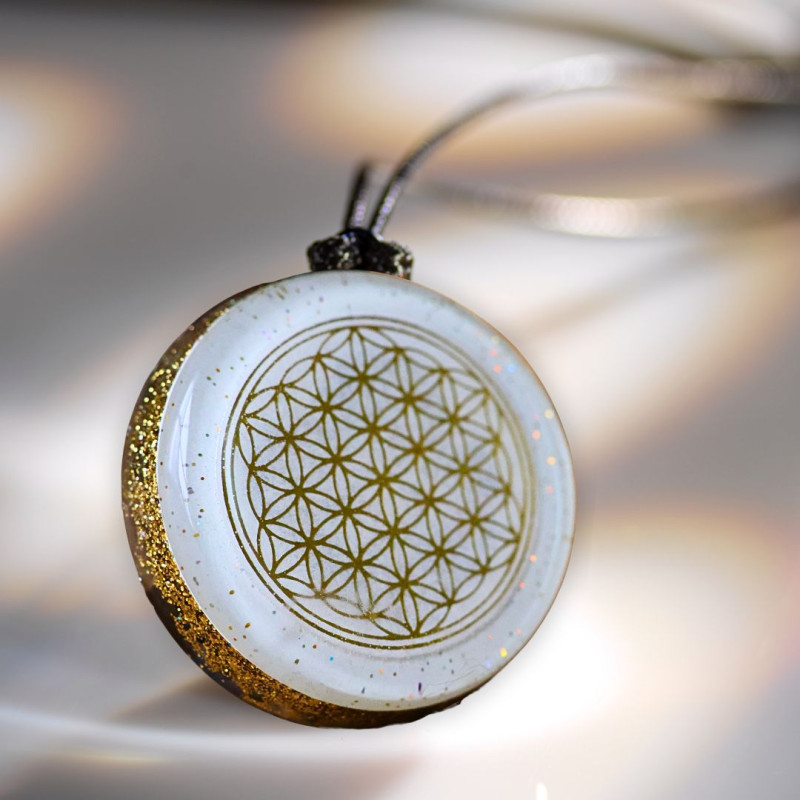 Pendentif orgonite Clarté mentale et concentration Univers Fleur de Vie