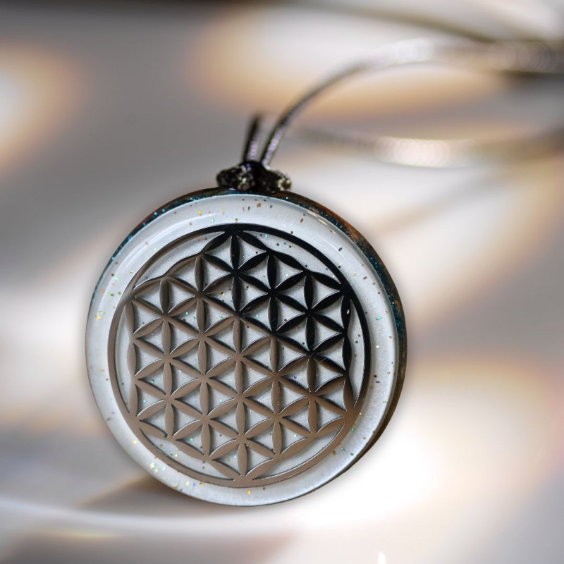 Pendentif orgonite Fleur de Vie métal signature Clarté mentale Univers Fleur de Vie