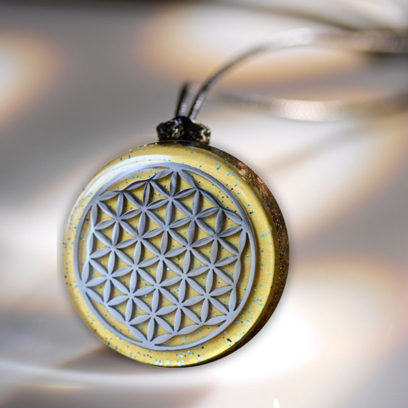 Pendentif orgonite Vitalité et force intérieure Fleur de Vie métal signature Univers Fleur de Vie