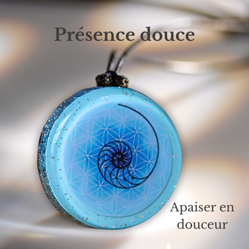 Pendentif générateur d’Orgone enfant et personne sensible avec symbole Fleur de Vie