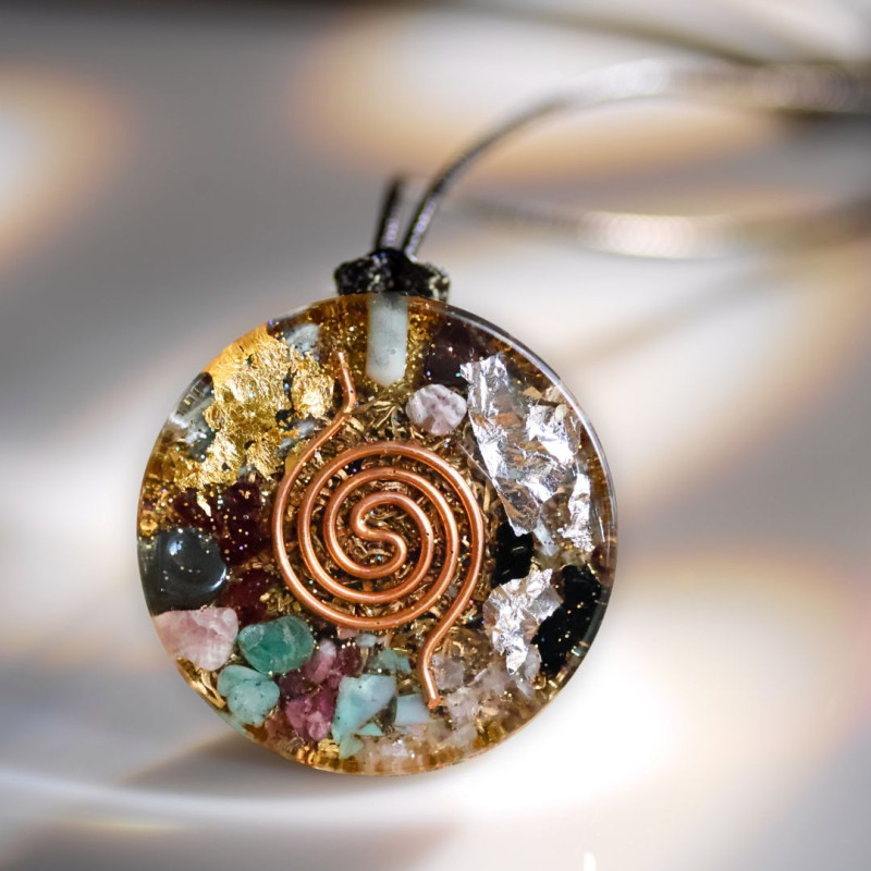 dos pendentif orgonite spirale cuivre cristaux naturels univers fleur de vie
