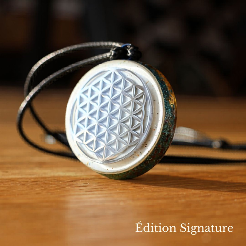 Pendentif orgonite Fleur de Vie métal signature Clarté mentale Univers Fleur de Vie
