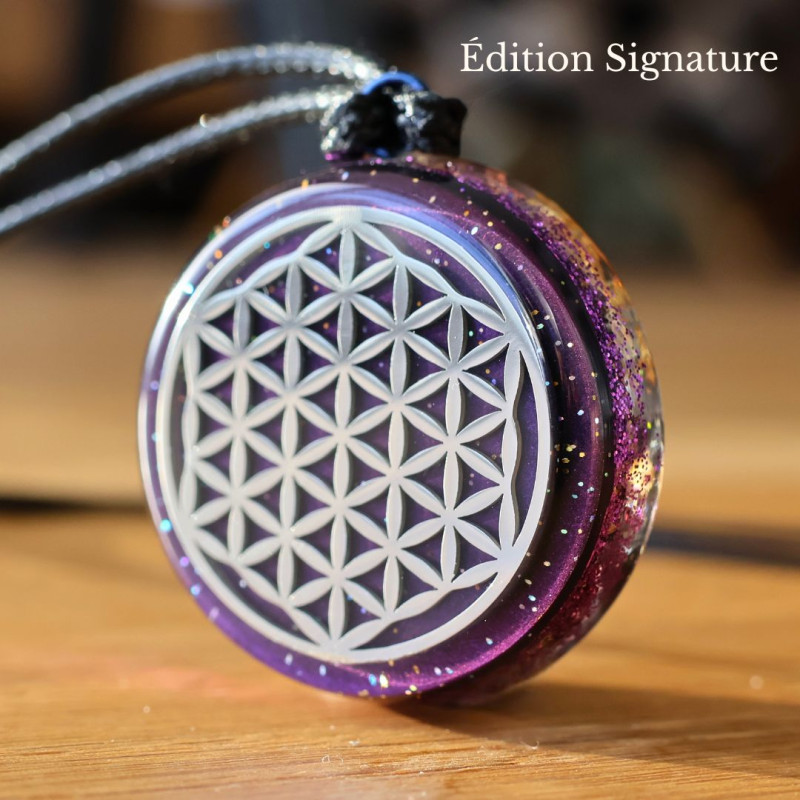 Pendentif orgonite Transformation & Renouveau avec Fleur de Vie métallique