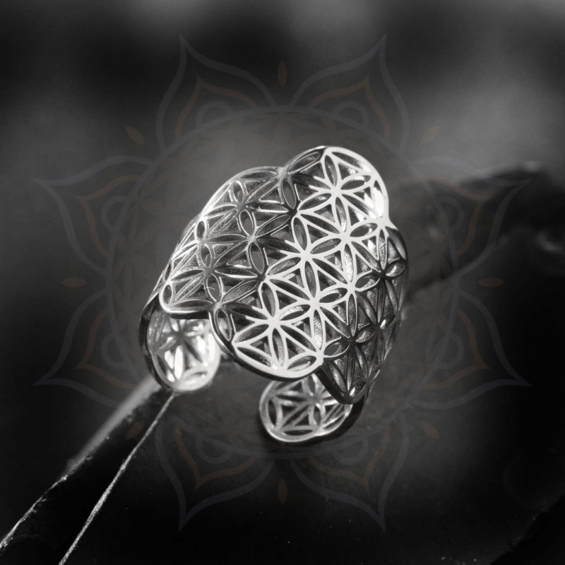 Bague Fleur de Vie enveloppante en acier inoxydable – création inspirée de la géométrie sacrée