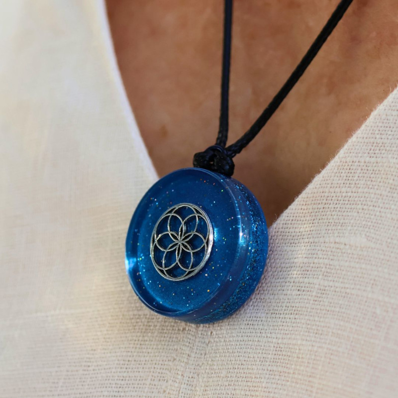 Mini pendentif Orgonite Premium blkeu spécial avec Graine de Vie métallique