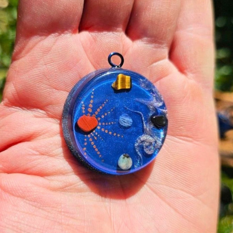 Face avant du pendentif orgonite Portail III Alignement – édition Jour & Nuit