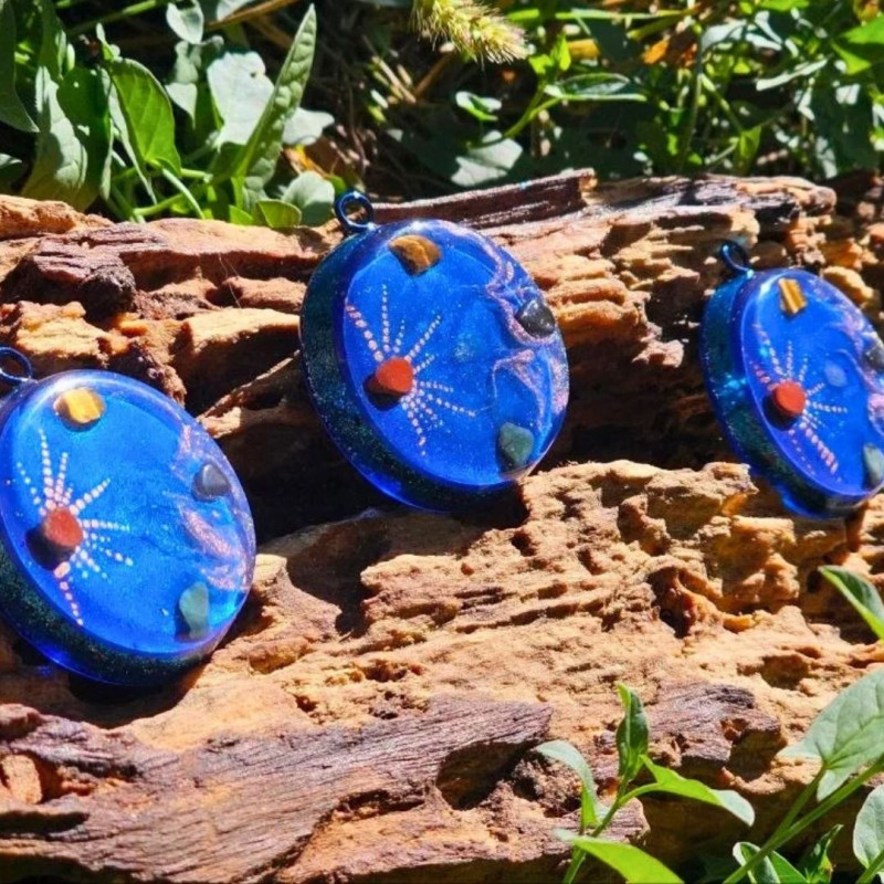 Trois pendentifs orgonite Portail III Alignement de l’édition Jour & Nuit